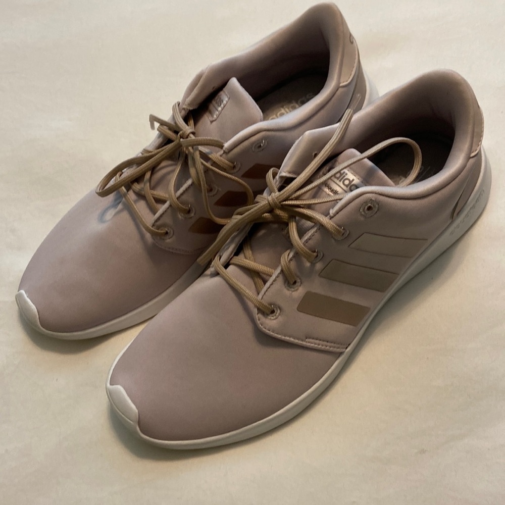 Women’s Adidas shoes 9.5